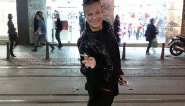 Мъж нарами лопата и тръгна към Варна да спасява - уволниха го! Мъж нарами лопата и тръгна към Варна да спасява - уволниха го!