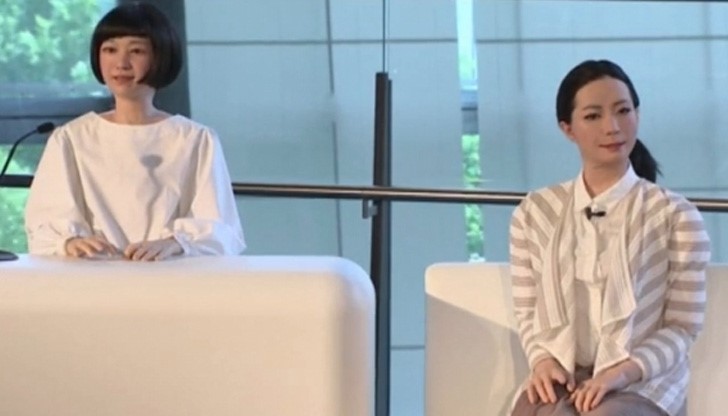 Роботи ще водят новинарските емисии в Япония Роботи ще водят новинарските емисии в Япония