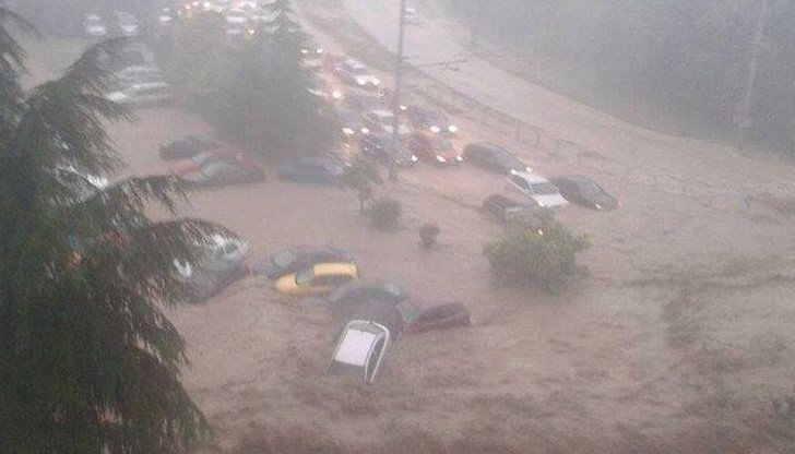 Трагедия във Варна! Най-малко 9 загинали след адското наводнение в "Аспарухово"
