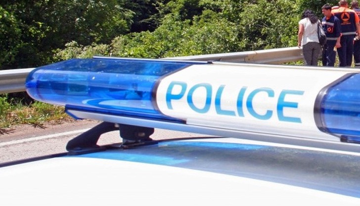 Отвлякоха 13-годишна за булка, докато се люлее на детска площадка Отвлякоха 13-годишна за булка, докато се люлее на детска площадка