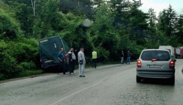 Катастрофа между камион и автомобил на „Пътна помощ" на пътя Русе - Бяла Катастрофа между камион и автомобил на „Пътна помощ" на пътя Русе - Бяла