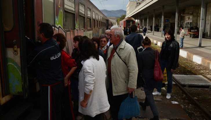 БДЖ вози безплатно доброволци до наводнените райони БДЖ вози безплатно доброволци до наводнените райони