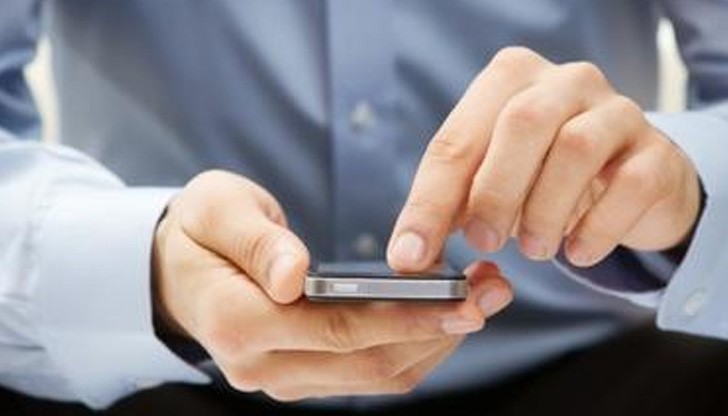 Мъже, не носете мобилния си телефон в джоба на панталоните Мъже, не носете мобилния си телефон в джоба на панталоните