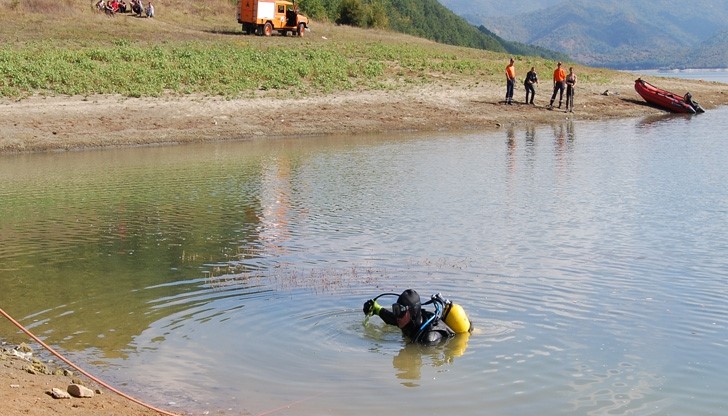 Рибар се удави в язовир "Тича" пред очите на сина си