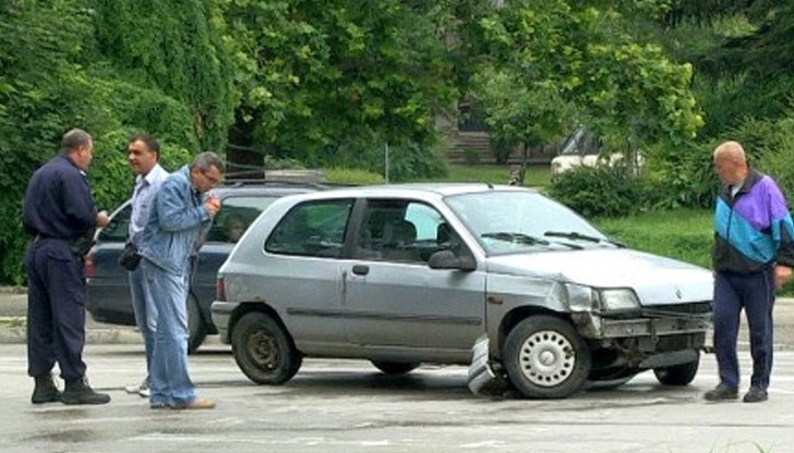 16-годишен се блъснал в градинката до "Альоша" с краден автомобил