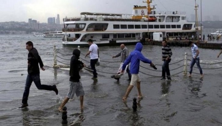 Наводнения блокираха Истанбул Наводнения блокираха Истанбул