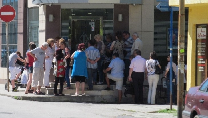 Банковата истерия в Русе продължава