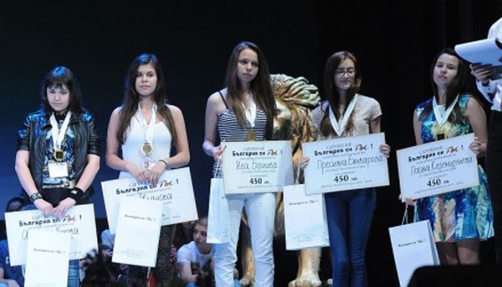 Двама ученици на "Дойче Шуле" и една ученичка на АГ "Гео Милев" отличени на „Цветна олимпиада“