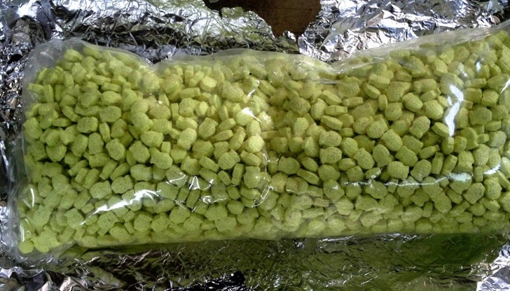 Задържаха екстази за 30 бона на Дунав мост