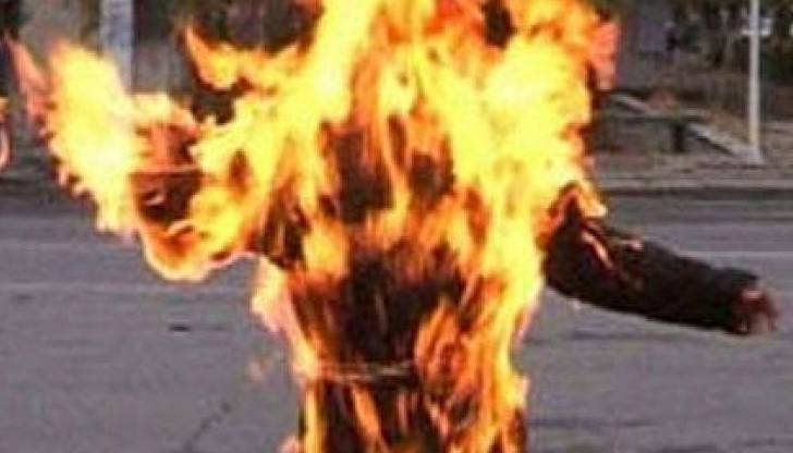 Мъж се самозапали пред хранителен магазин!