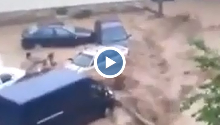 Намерена е още една жертва на потопа във Варна! Кадри от бедствието