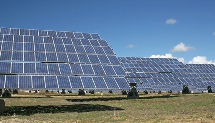 Режат тарифите на тока от слънце и вятър с над 50%