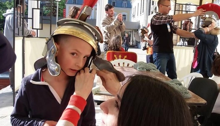 Деца се превръщат в рицари по време на Детската нощ в музея в Русе