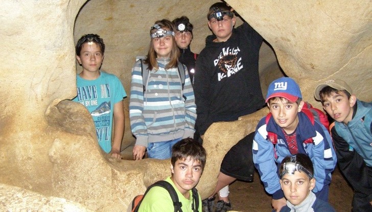 Малки пещерняци ще разучават "Орлова чука"