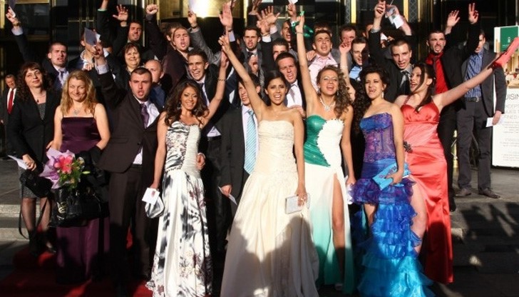 От НАП напомнят на абитуриентите за внасяне на здравни осигуровки От НАП напомнят на абитуриентите за внасяне на здравни осигуровки