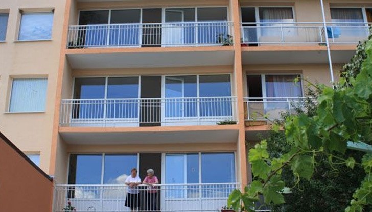 Дядка на 90 г. псува, бие и обстрелва връстници в дом за стари хора