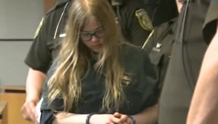 Тийнейджъри намушкали своя приятелка 19 пъти Тийнейджъри намушкали своя приятелка 19 пъти