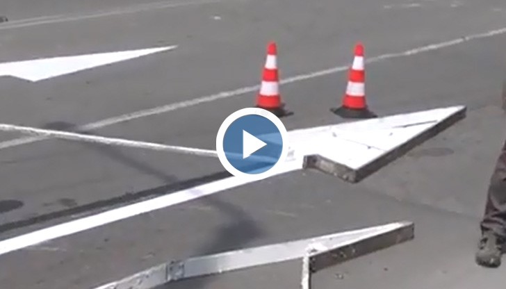 "Ремонтират" маркировката в Русе заради новите зелени секции на светофарите