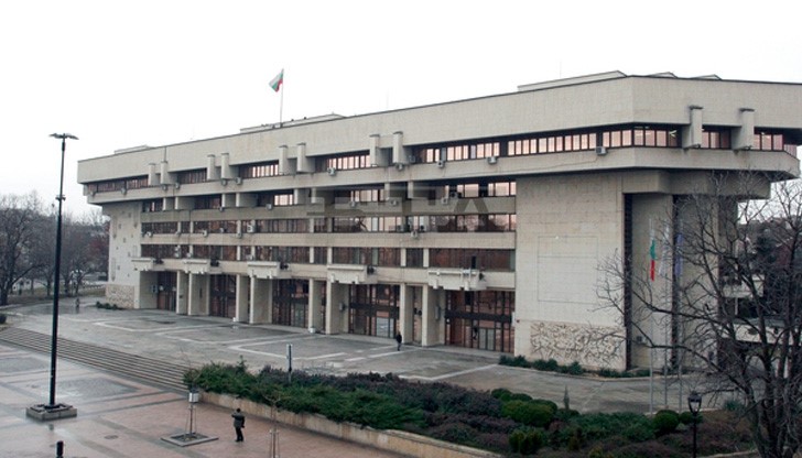 Солени глоби за лепене на афиши и рекламни материали на забранени места в Русе Солени глоби за лепене на афиши и рекламни материали на забранени места в Русе