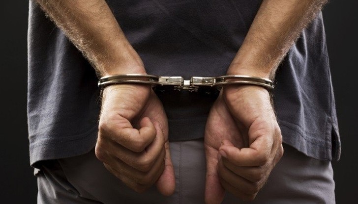 Наркодилър и клиентите му са задържани при полицейска операция в Русе