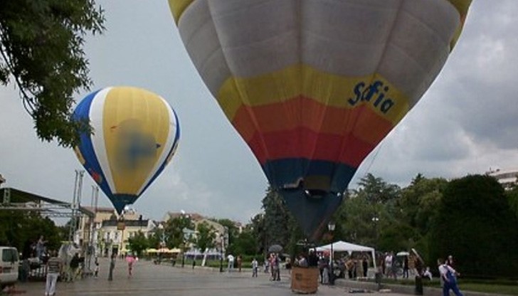 Рев на мотори, пазар на роби и опера от небето ще закрият „Аз, Градът”