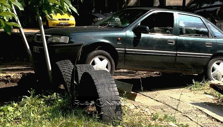 Шофьор "кацна" на мантинела в кв. "Родина"