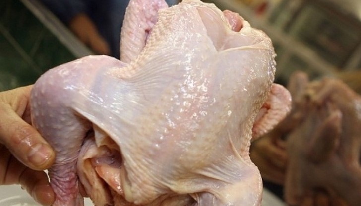 Специалисти призовават: Не мийте пилешкото!