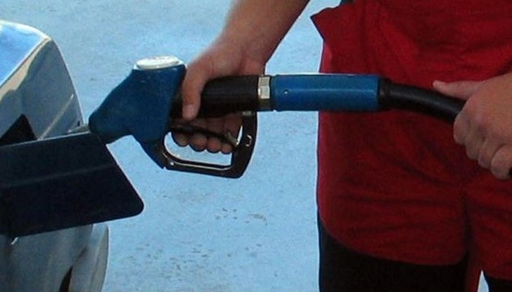 Бензиностанции разреждат бензина и дизела с корабно гориво