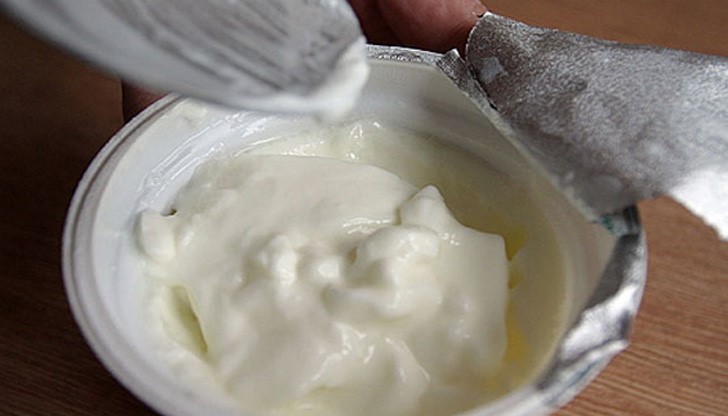 Жена откри живи червеи в запечатано кисело мляко от магазина!