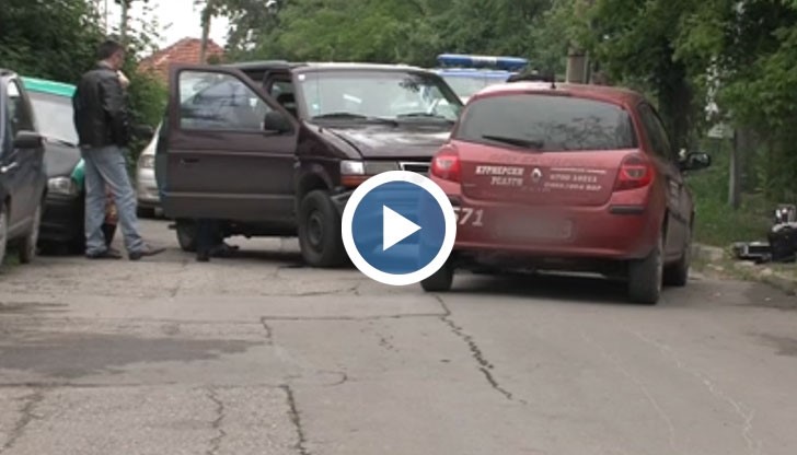 Въоръжени с ножове мъже обраха куриерски автомобил