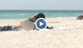Предприемчива баба припечели от секс на плажа