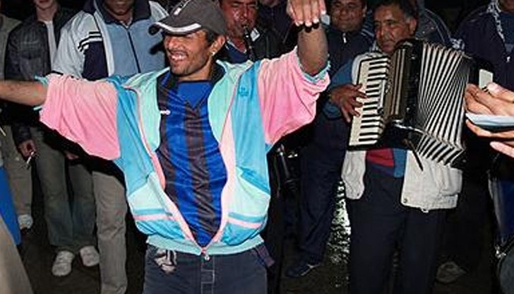 Жители на "Чародейка" плашат със саморазправа заради цигански джумбарета Жители на "Чародейка" плашат със саморазправа заради цигански джумбарета