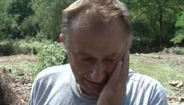 Мъжът на удавената в потопа проплака: Жена ми и сина ми повлече. Няма ги!