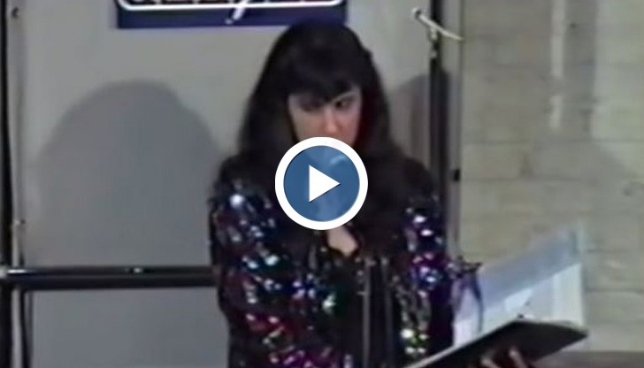 Жена чете с бясна скорост "Трите прасенца" - само за 15 секунди