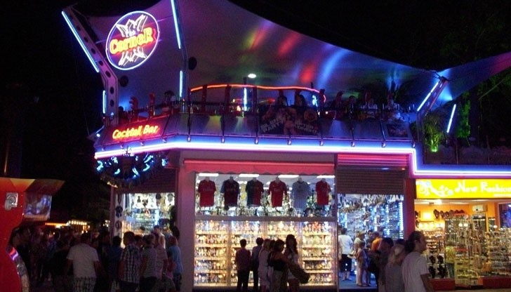 Мутри пребиха пикаещи туристи в Слънчев бряг Мутри пребиха пикаещи туристи в Слънчев бряг