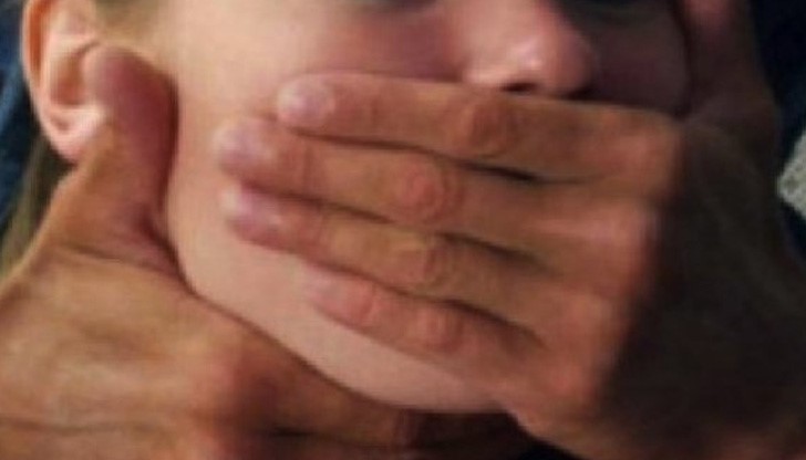 Извратен дядка се гаври с 6-годишно момиченце Извратен дядка се гаври с 6-годишно момиченце