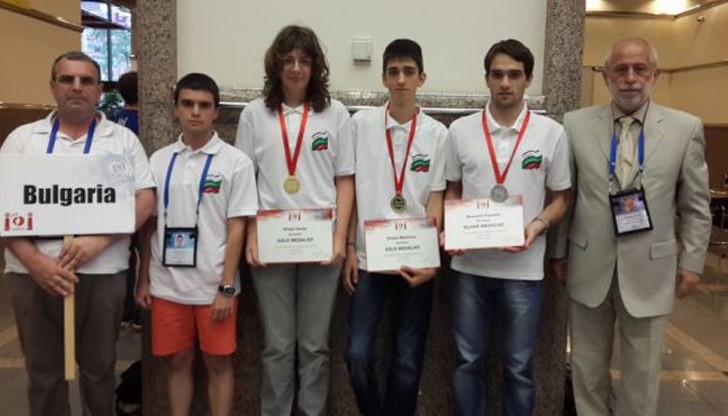 Български ученици със златни медали от олимпиади по информатика и физика