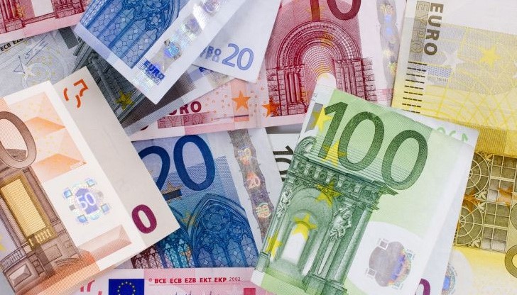 Задържаха магистър по фалшиво евро