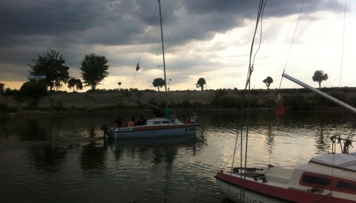 Буря връхлетя Мария Игнатова и Алекс Раева насред Дунав в Русе