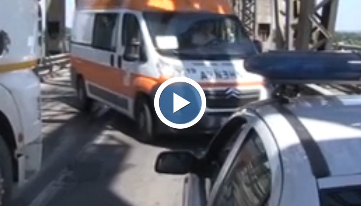 Румънец блъсна русенец на Дунав мост