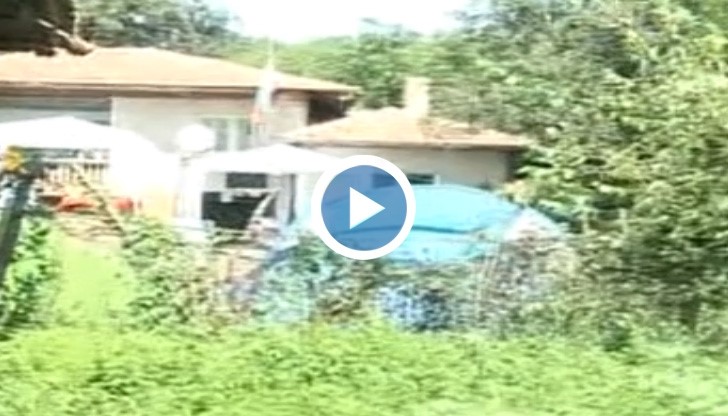 Даскалица направи незаконно зелено училище в  двора си