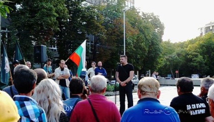 Малцина се включиха в протеста на "Атака" в Русе вчера Малцина се включиха в протеста на "Атака" в Русе вчера