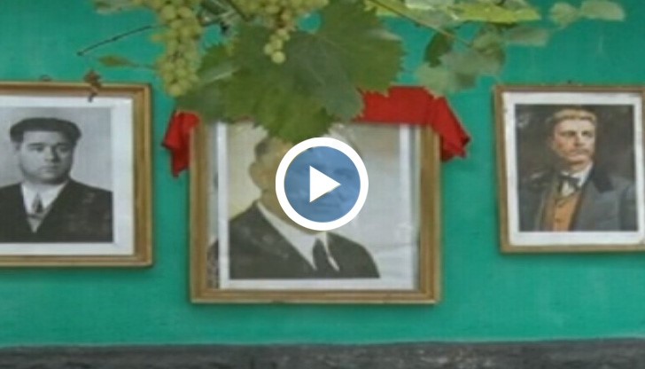 Пенсионер от Щръклево колекционира срещи с величия