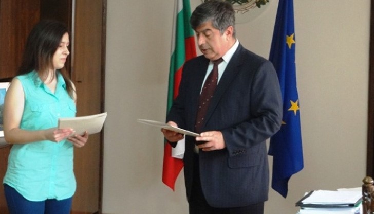 Русенска ученичка с награда за статия от ”Уикипедия” Русенска ученичка с награда за статия от ”Уикипедия”