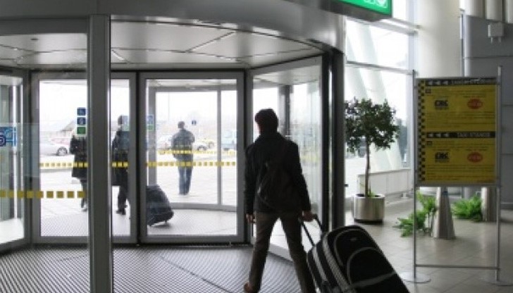 Теч на над 12 000 млади мозъци в чужбина само за година Теч на над 12 000 млади мозъци в чужбина само за година