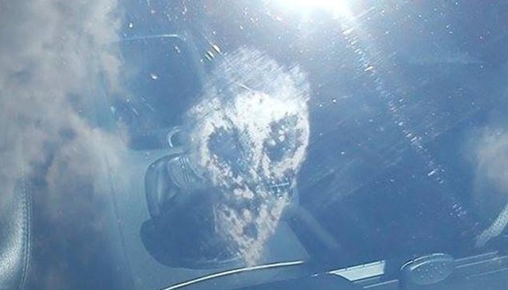 Образът на Сатаната се появи върху автомобил след градушката Образът на Сатаната се появи върху автомобил след градушката