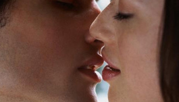 Какво ли влагат мъжете в целувката?