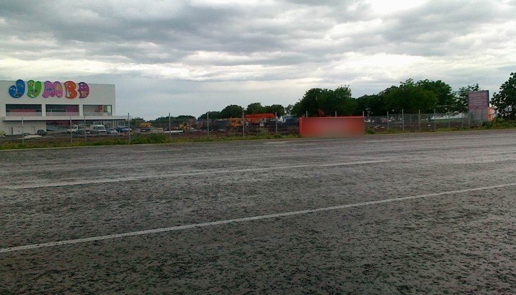 Обезопасяват района край "Джъмбо" с кръгово кръстовище