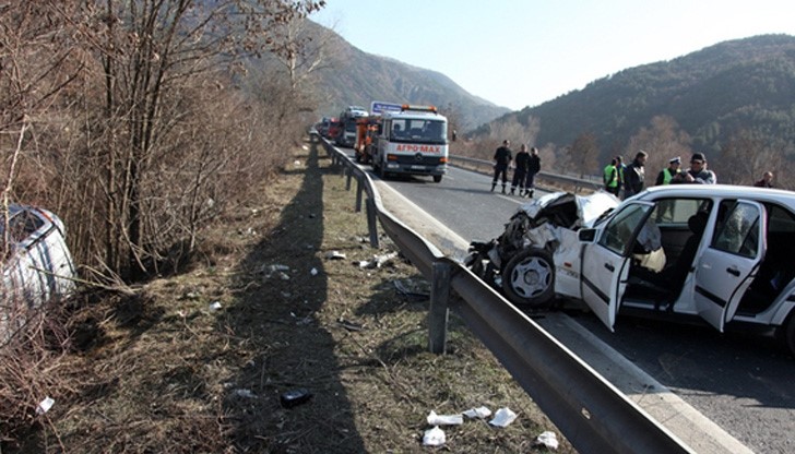 Три коли катастрофираха жестоко по Е-79 край Джерман