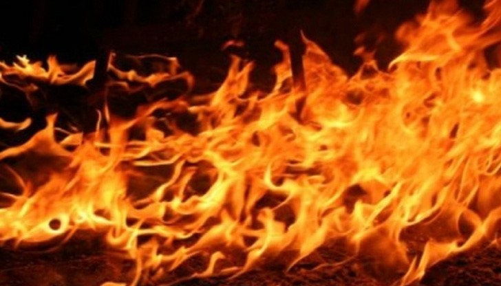 Пожар вилнее в петролната база във Варна!